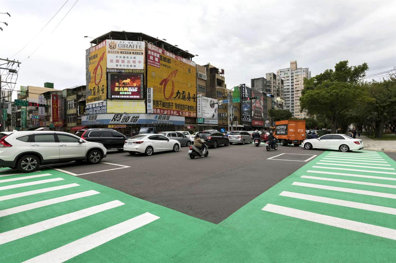 新竹綠園道周邊斑馬線「變裝」 抗滑、明亮 用路更安全