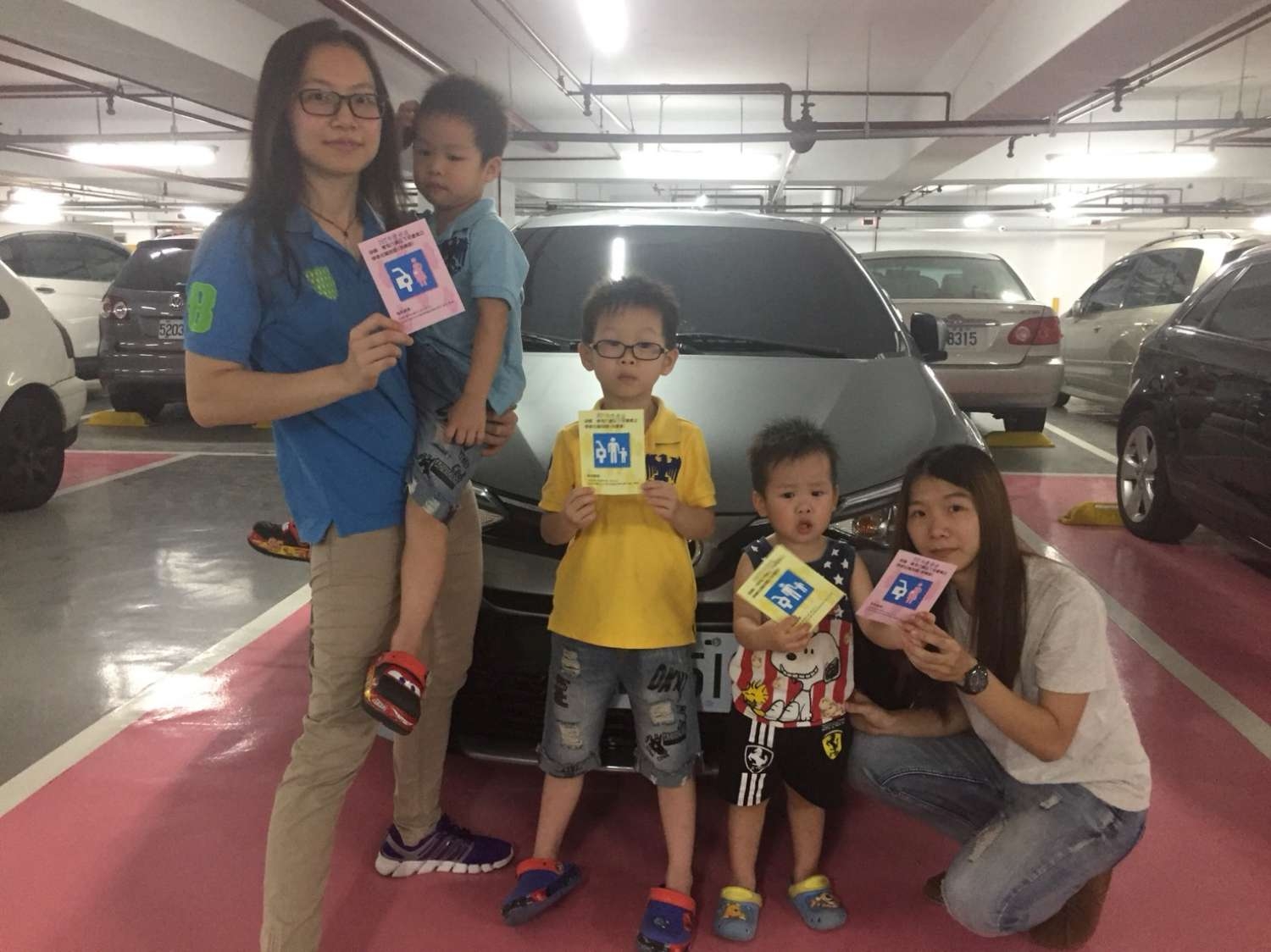 「孕婦及育有6歲以下兒童停車位識別證」 8月7日起開始受理申請