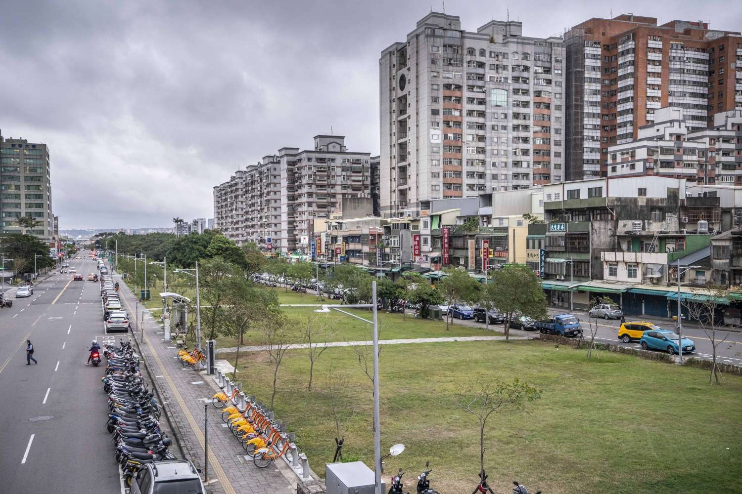 新竹市政府將於馬偕醫院旁建置「園道五地下停車場」，圖為停車場預定地現況。