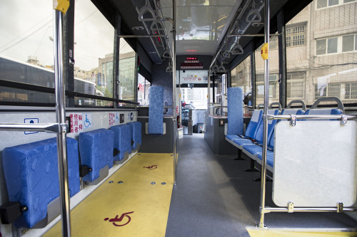 竹市藍線低地板公車再增量 身障朋友、娃娃車也能無障礙搭乘
